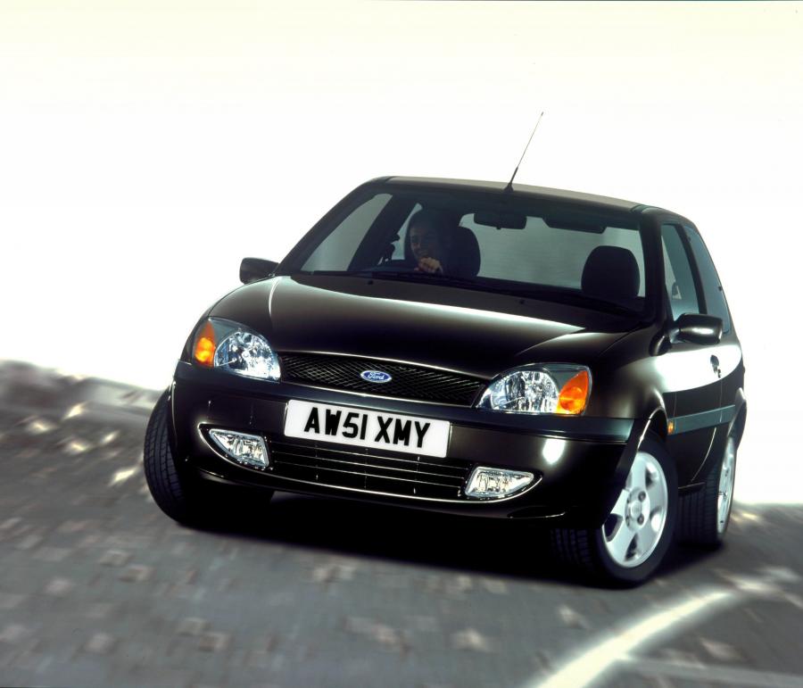  Ford Fiesta 2000 года  (фото 6 из 40)